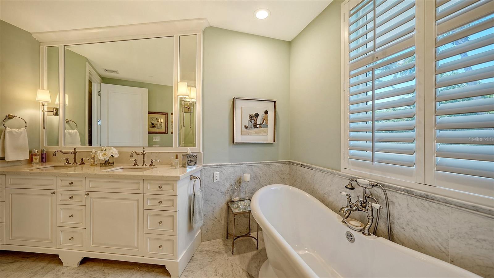 THE GRANDE RIVIERA - Residential