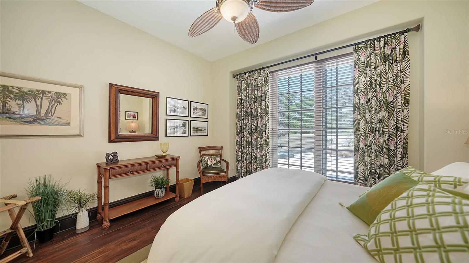 THE GRANDE RIVIERA - Residential