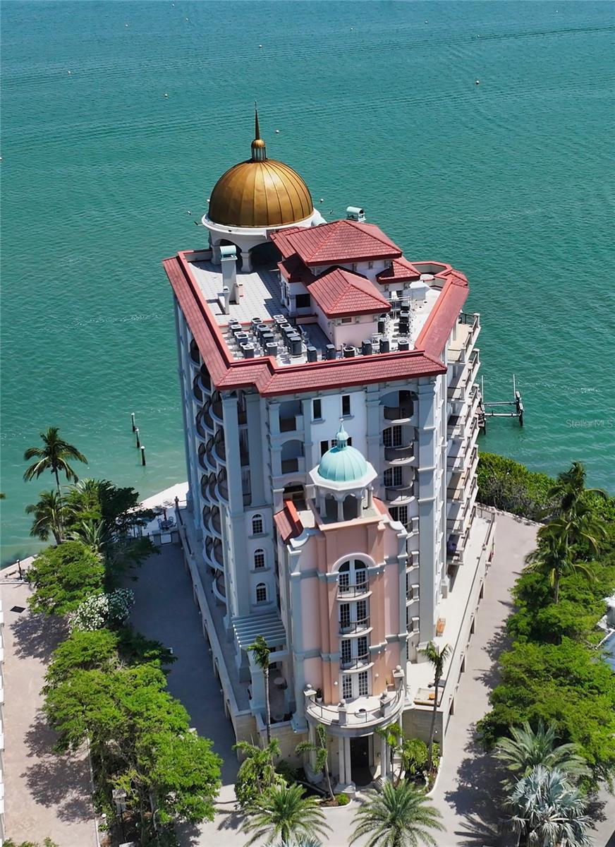 THE GRANDE RIVIERA - Residential