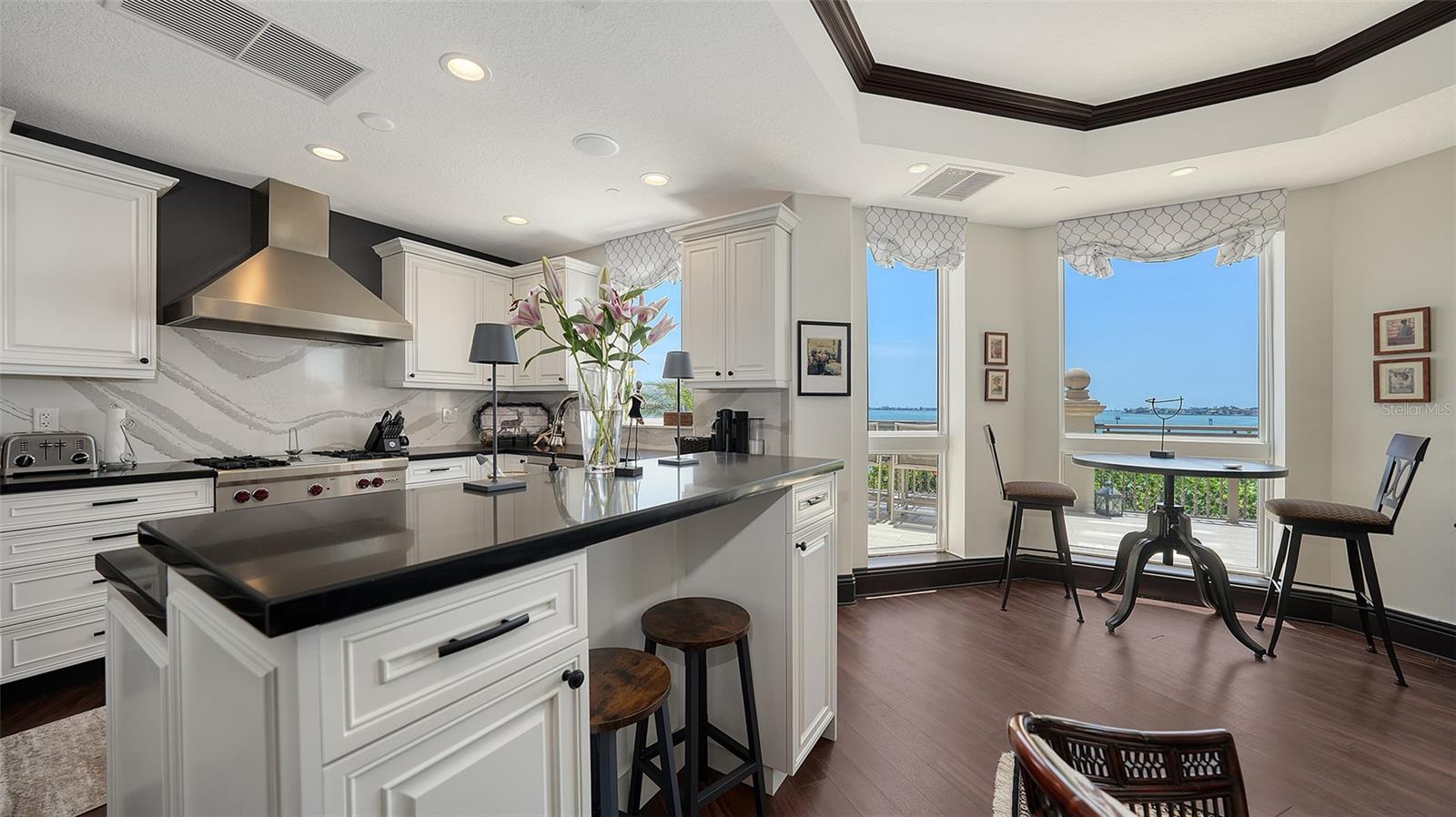 THE GRANDE RIVIERA - Residential