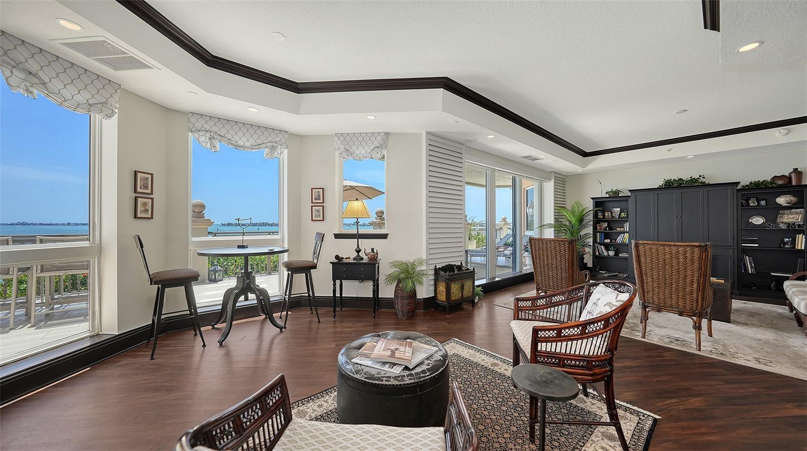 THE GRANDE RIVIERA - Residential