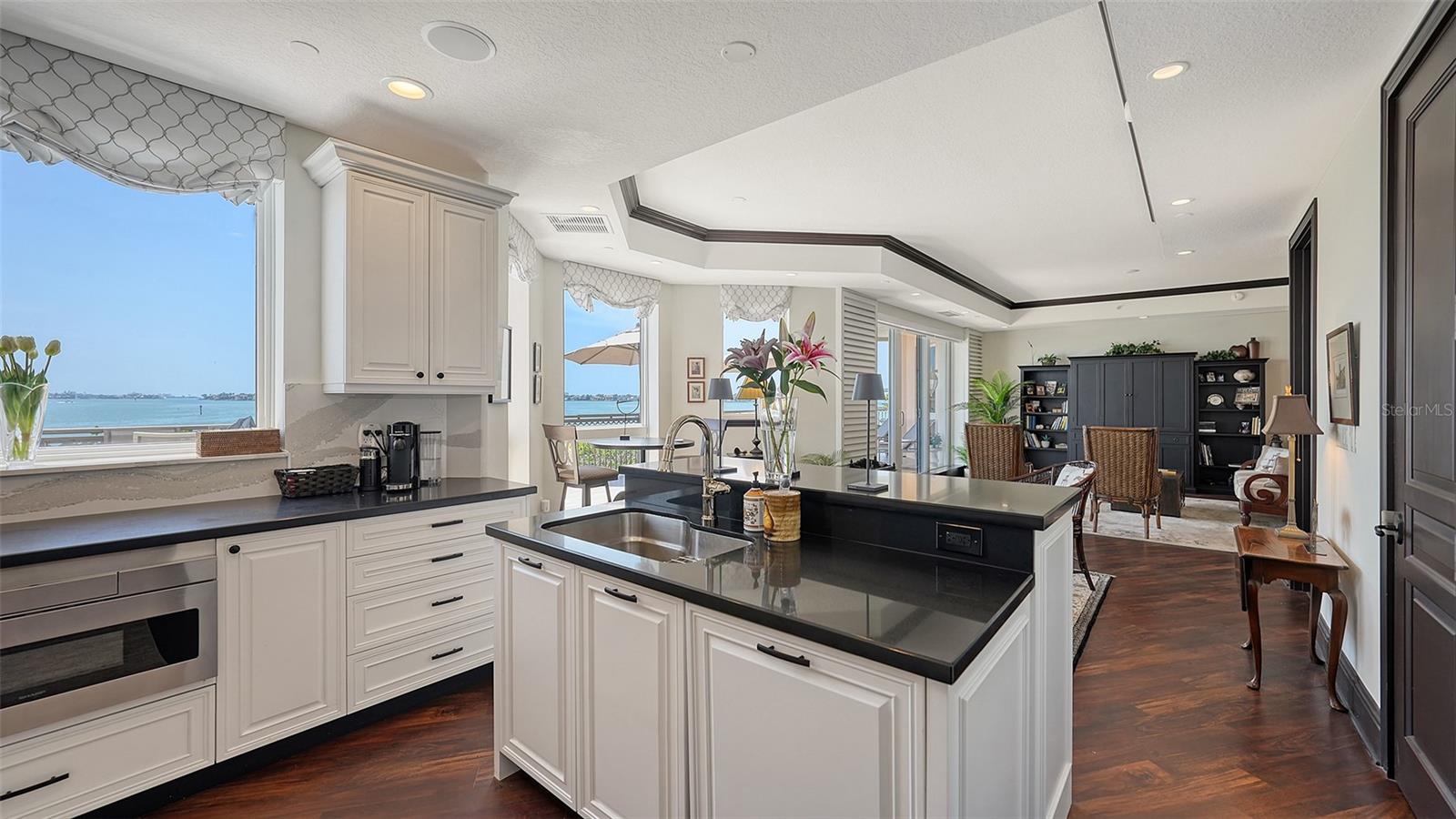 THE GRANDE RIVIERA - Residential