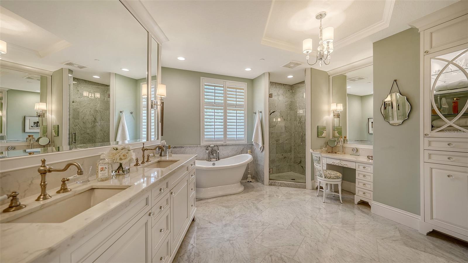 THE GRANDE RIVIERA - Residential