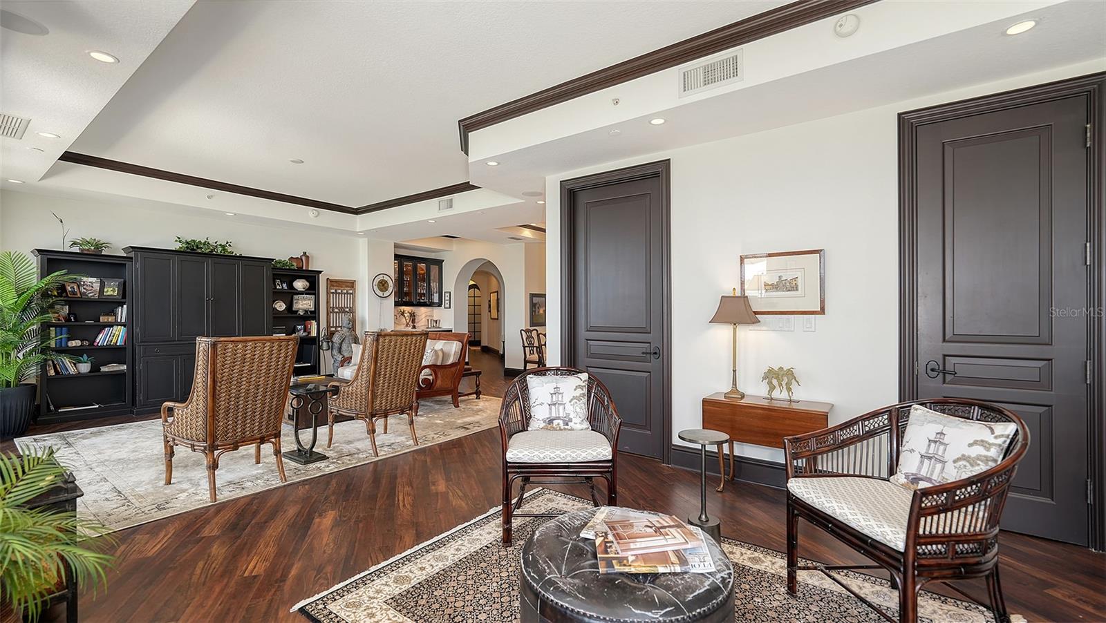 THE GRANDE RIVIERA - Residential