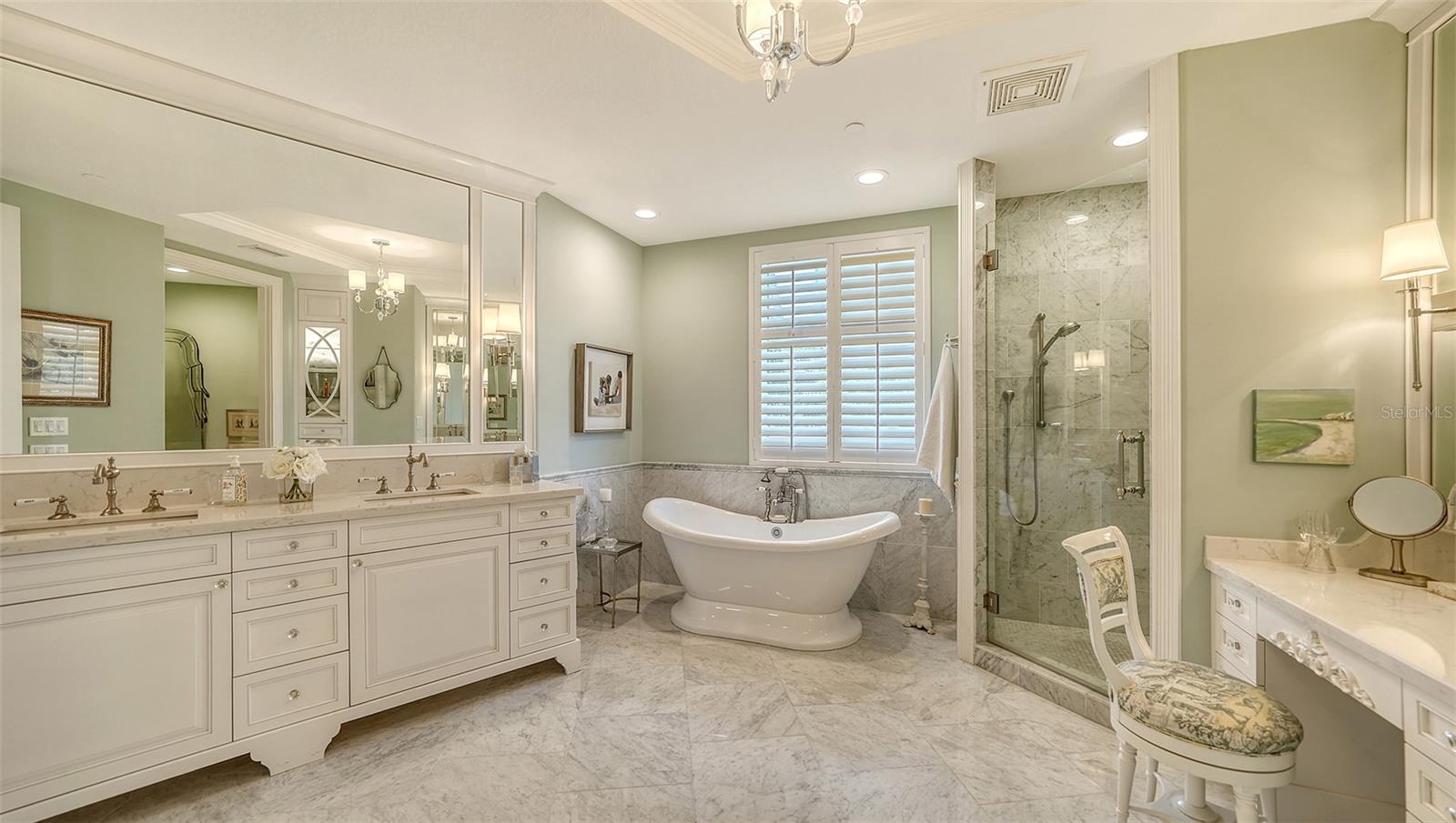 THE GRANDE RIVIERA - Residential