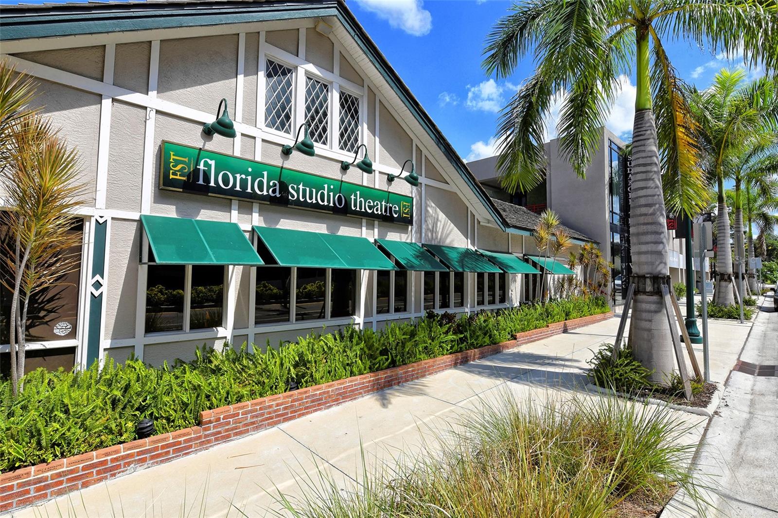 THE GRANDE RIVIERA - Residential