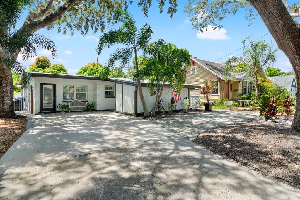 Photo of 3004 W Bay Villa Avenue, Tampa, FL 33611 (MLS # TB8551854)