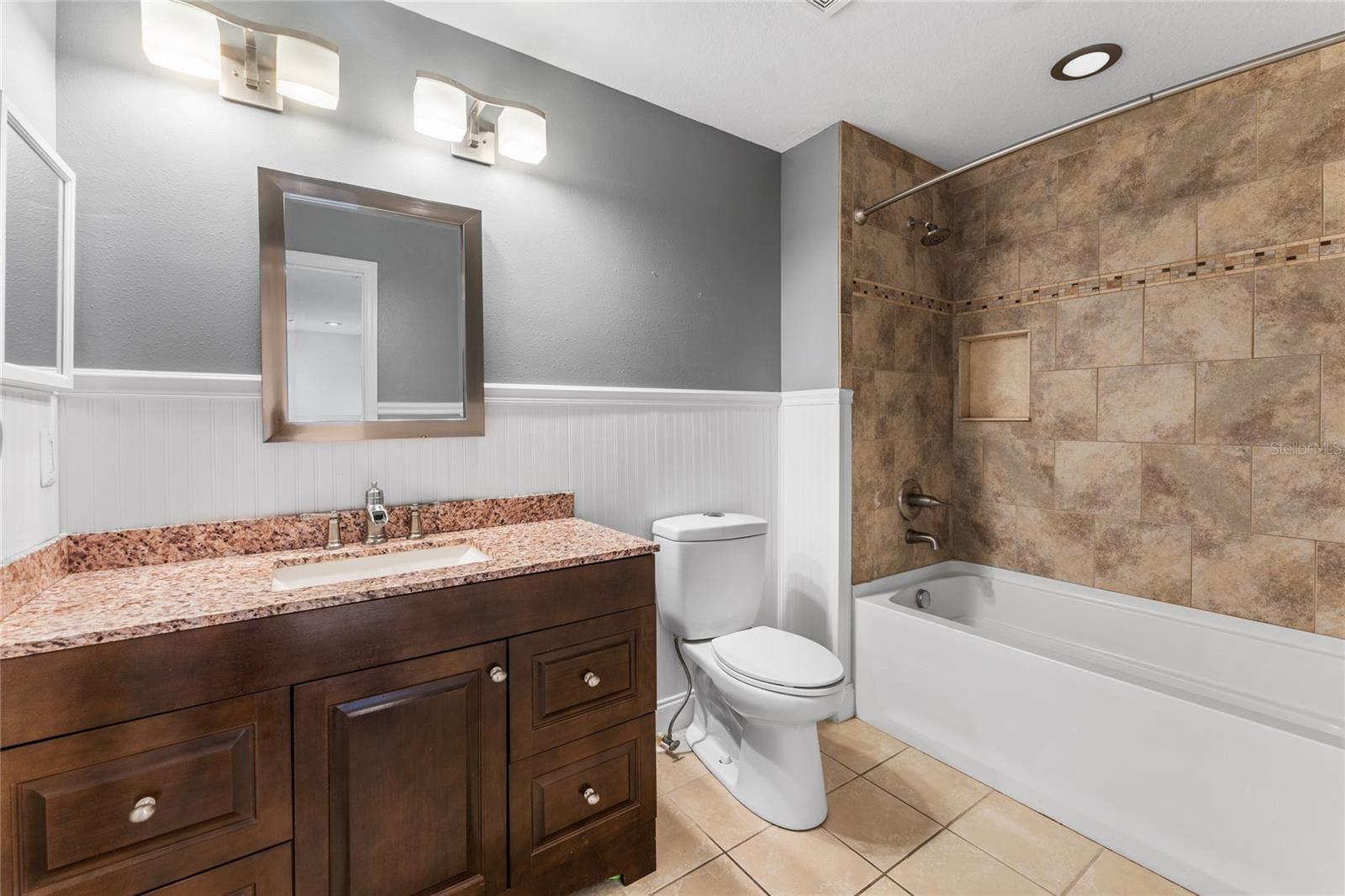 TIERRA DEL SOL PH 01 - Residential Lease