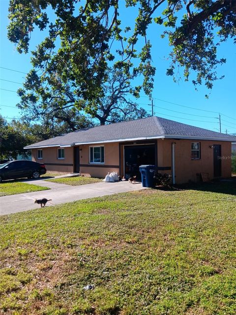 A home in PALMETTO