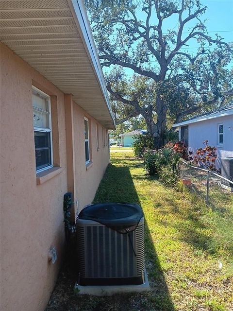 A home in PALMETTO