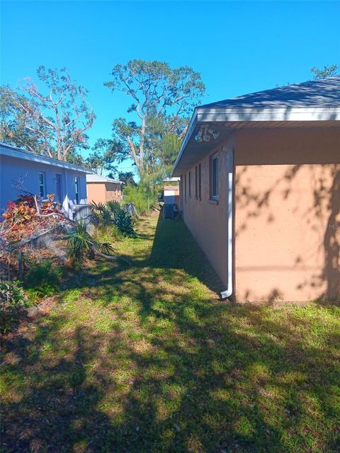 A home in PALMETTO