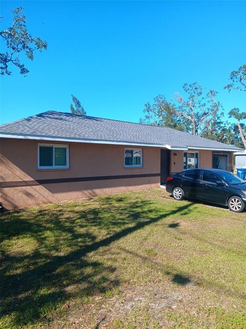 A home in PALMETTO