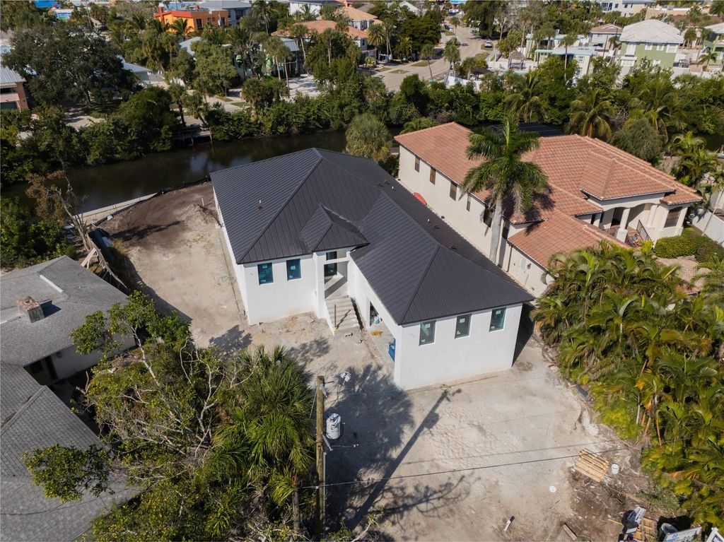 Photo of 276 Island Circle, Sarasota, FL 34242 (MLS # A4667090)