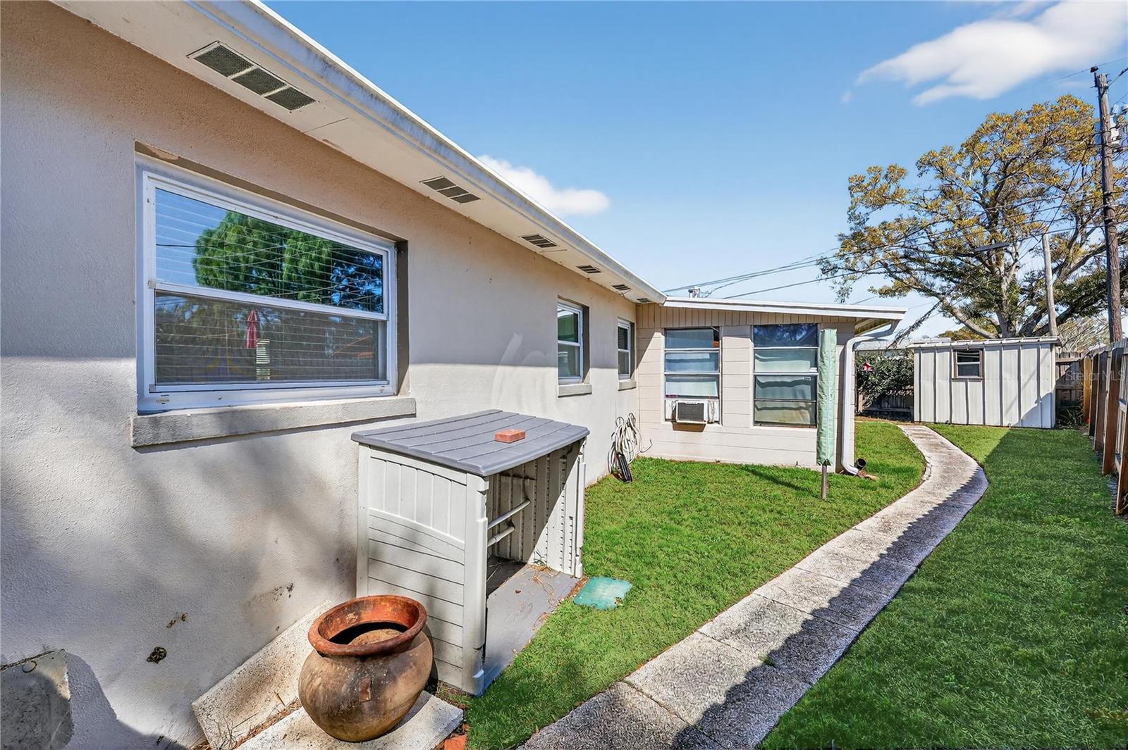 HOLIDAY PARK 2ND ADD - Residential