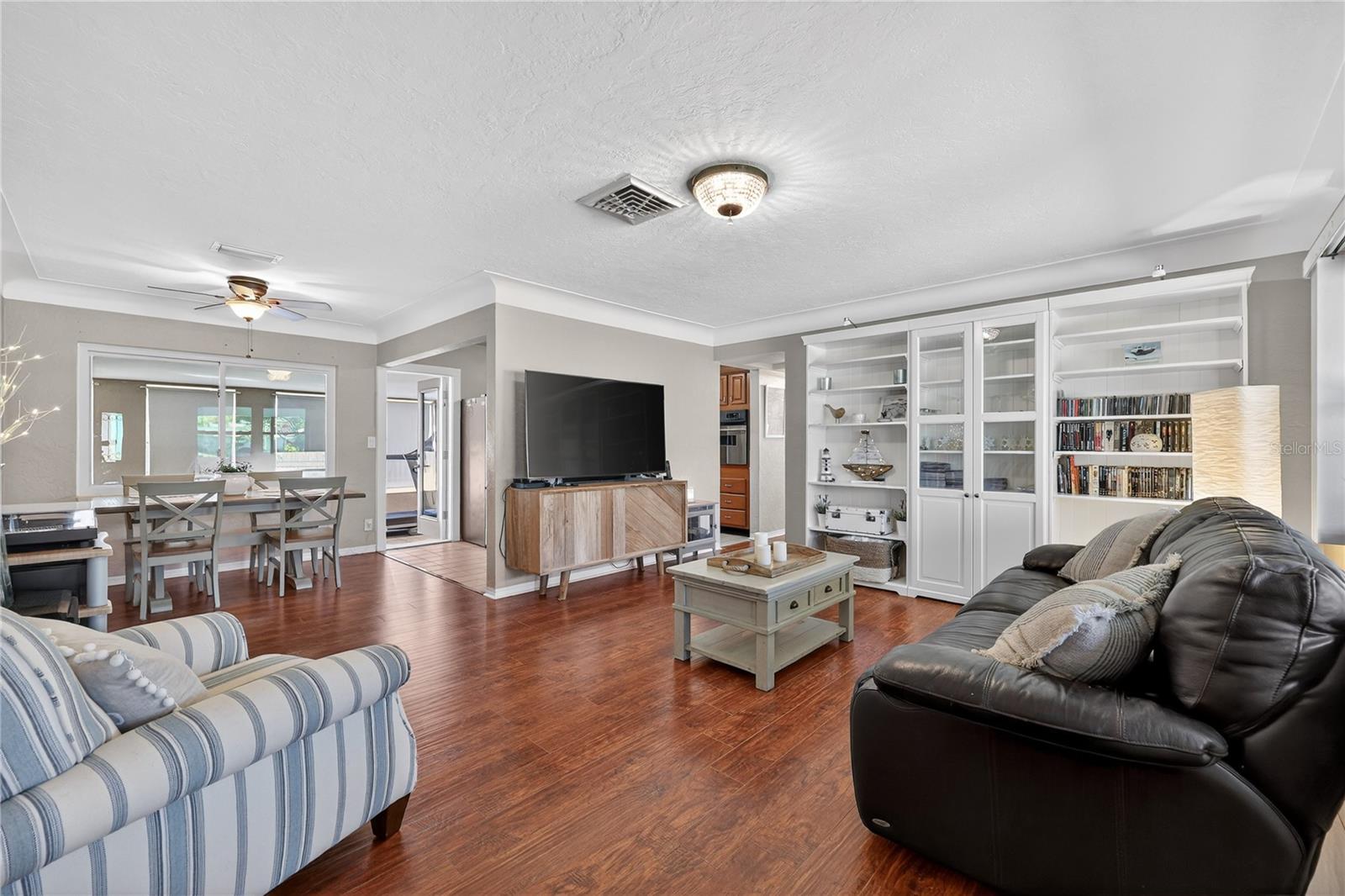 HOLIDAY PARK 2ND ADD - Residential