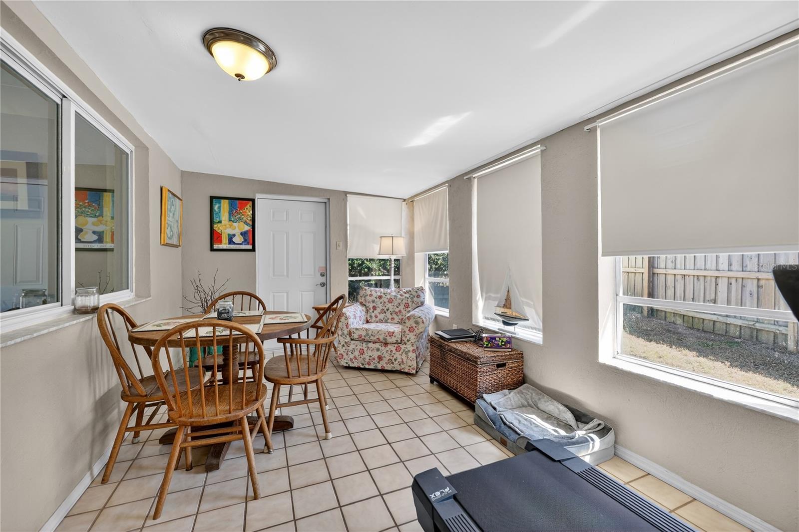 HOLIDAY PARK 2ND ADD - Residential