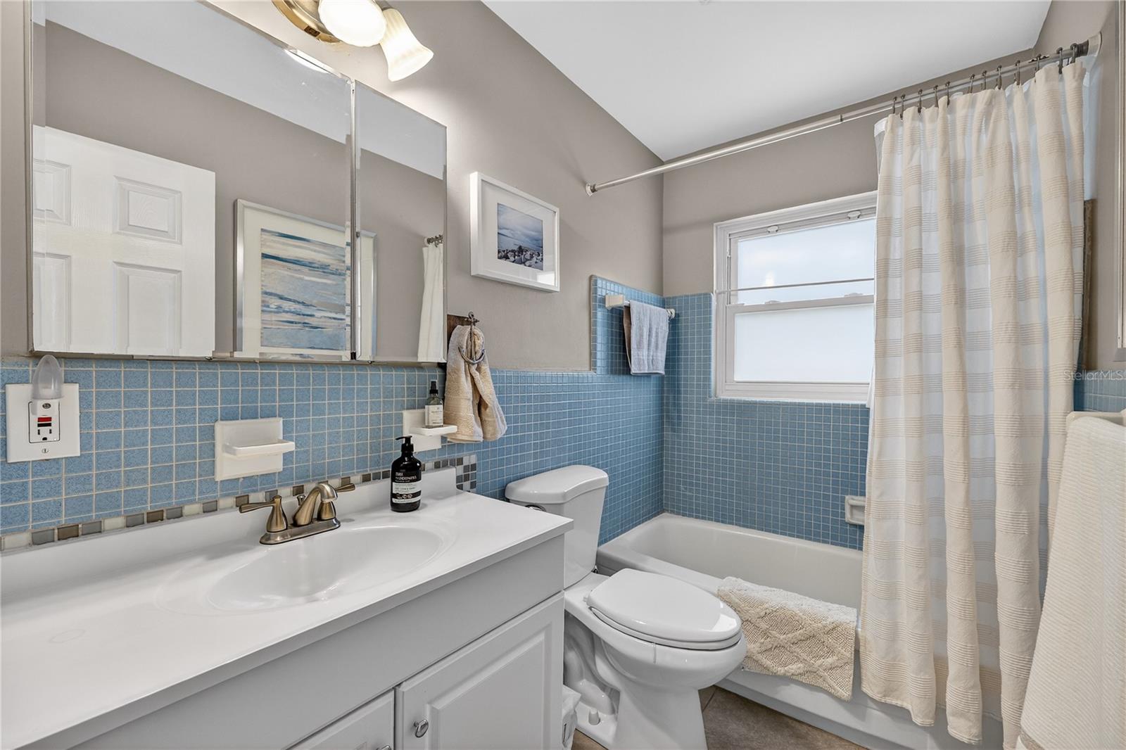 HOLIDAY PARK 2ND ADD - Residential