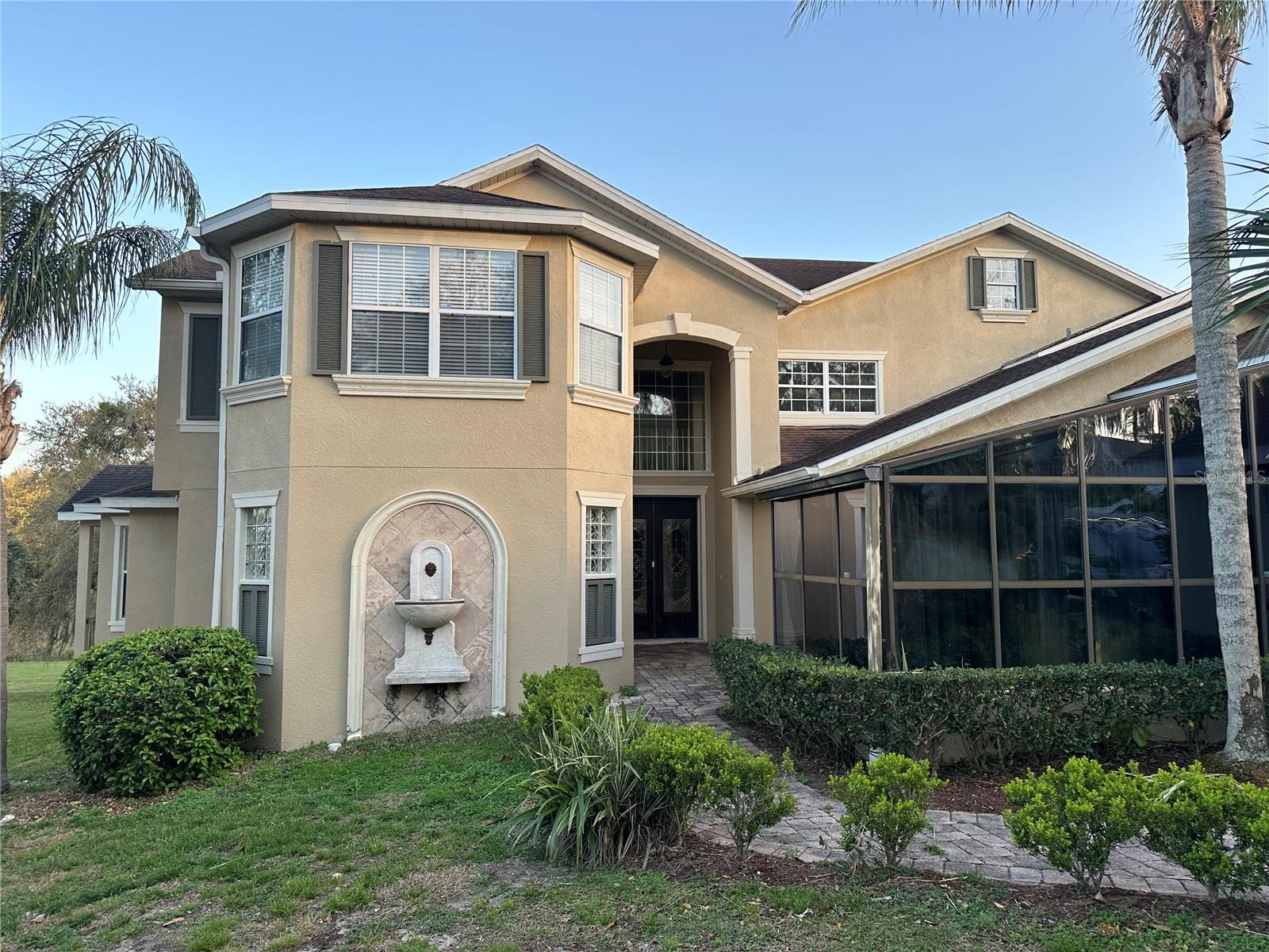 1096 LINKSIDE COURT