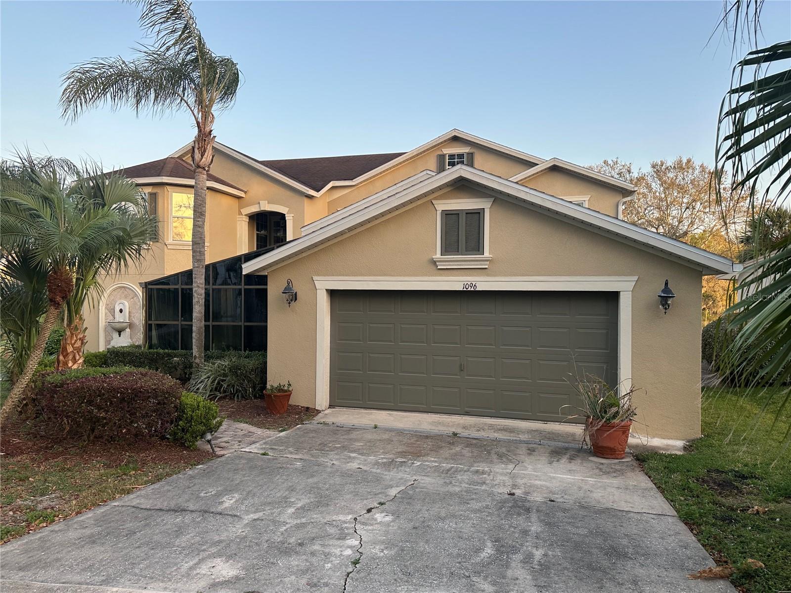 1096 LINKSIDE COURT