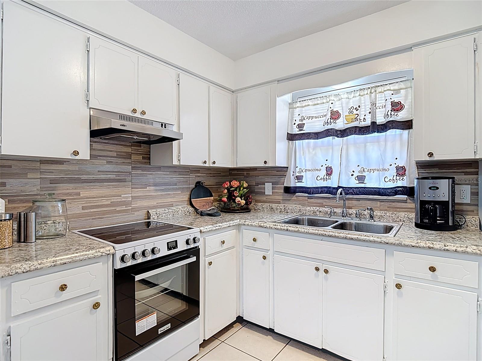 NORTH ST PETERSBURG BLK 12 REV REP - Residential Lease