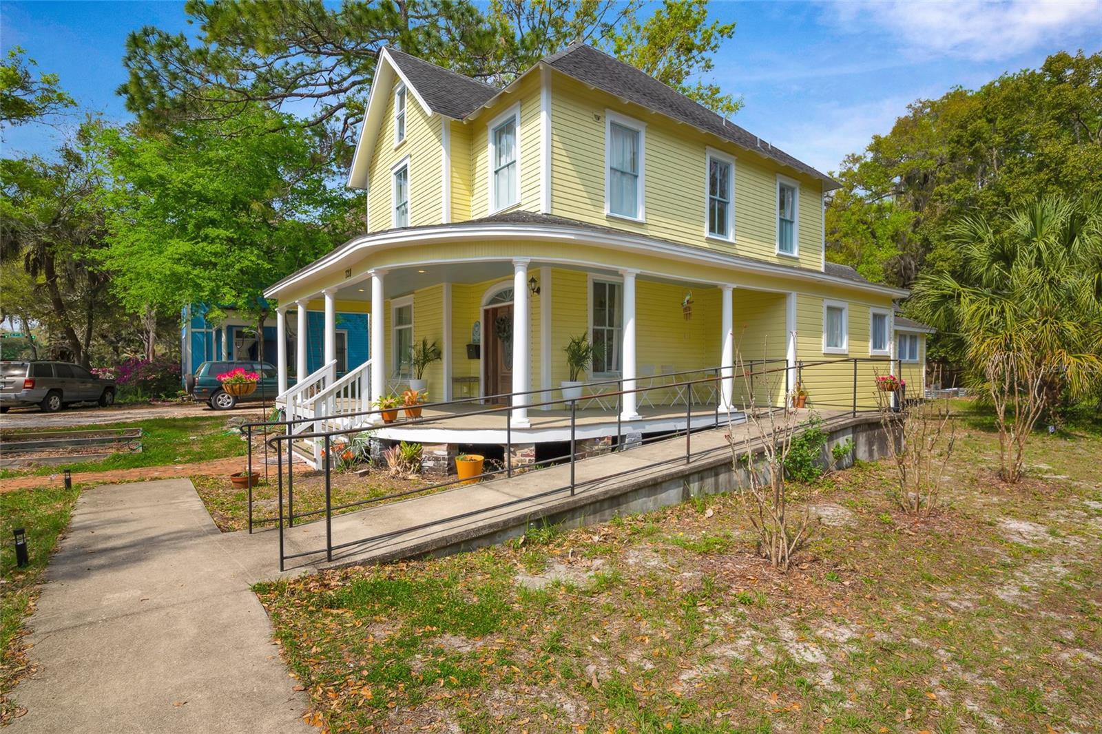 728 E UNIVERSITY AVENUE