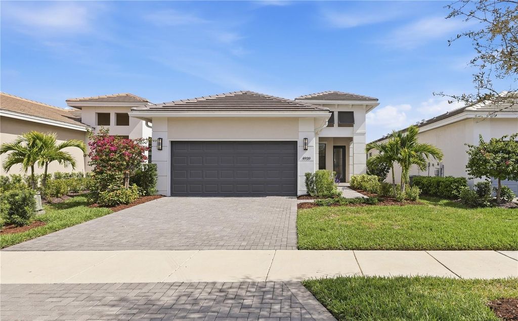 Photo of 4939 Carova Way, Bradenton, FL 34211 (MLS # A4685985)