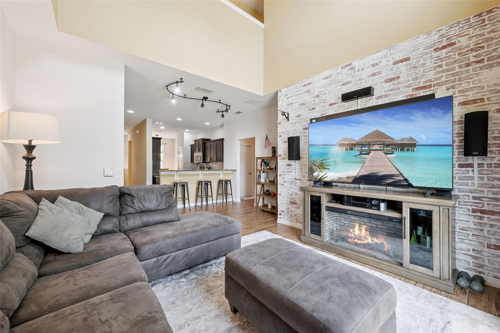 4880 POOLSIDE DRIVE