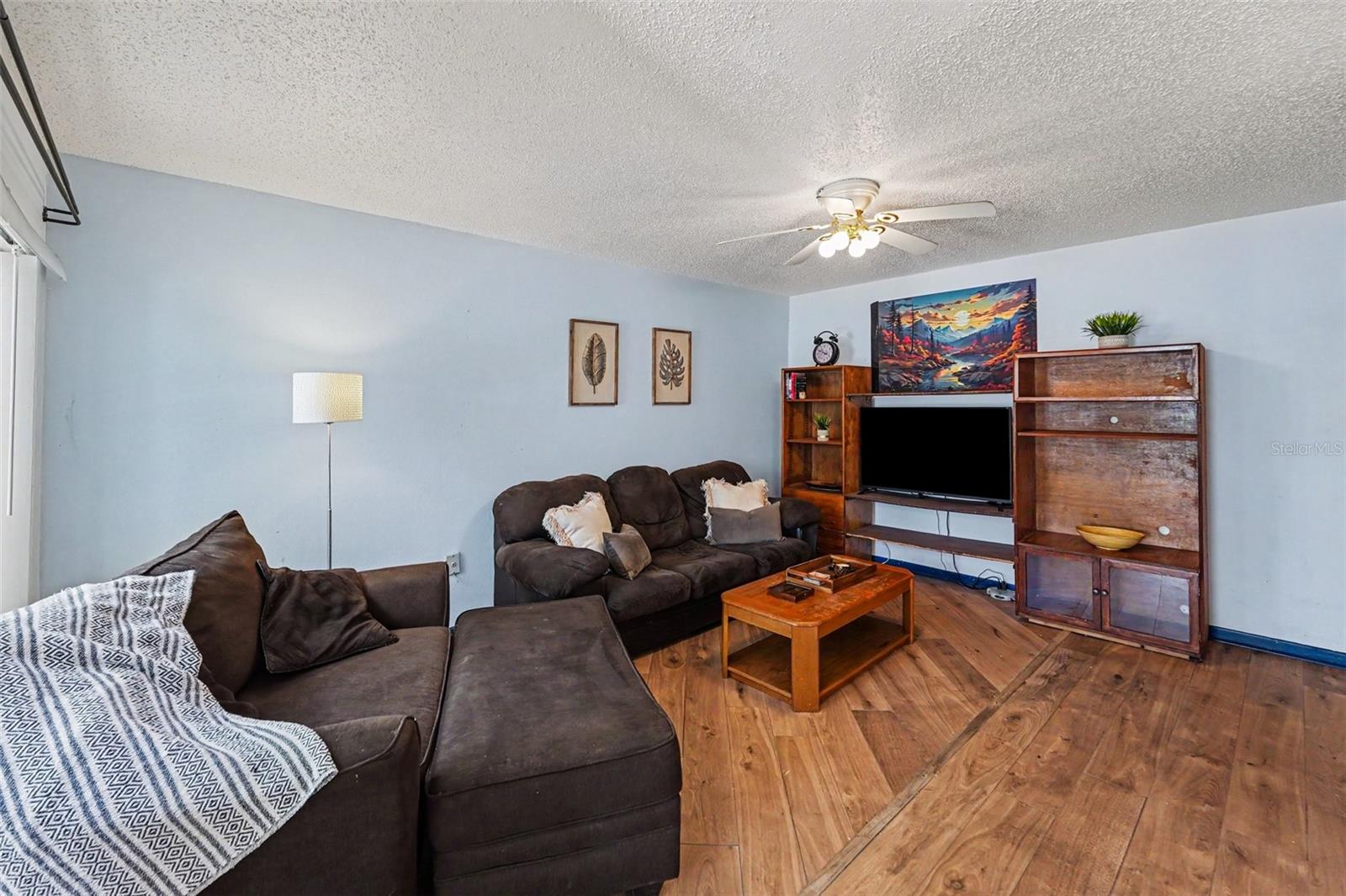 2095 SUNSET POINT ROAD 1904