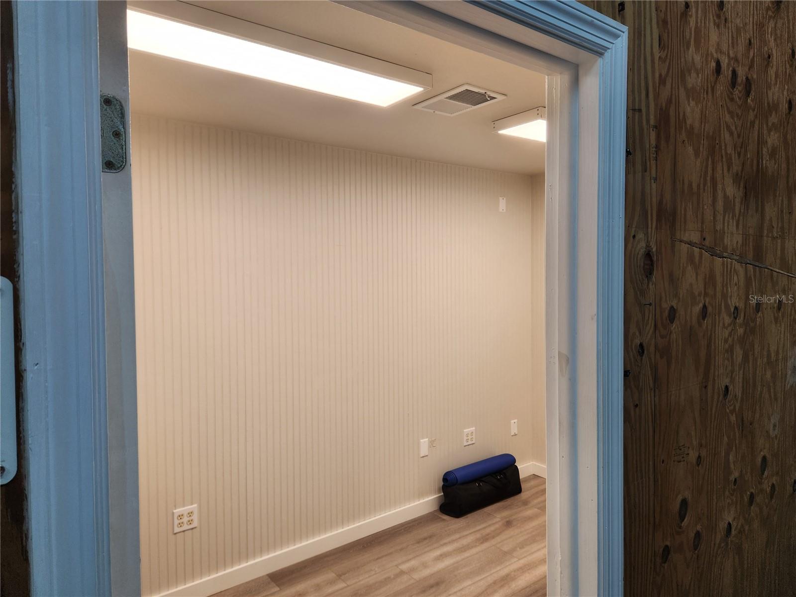 WORTH AVE COMM PARK - Commercial Sale