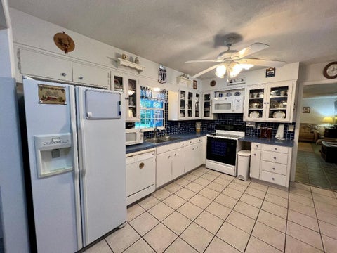 Tiny photo for 4033 SE 15th St, Ocala, FL 34471 (MLS # OM731273)