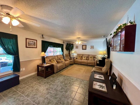 Tiny photo for 4033 SE 15th St, Ocala, FL 34471 (MLS # OM731273)