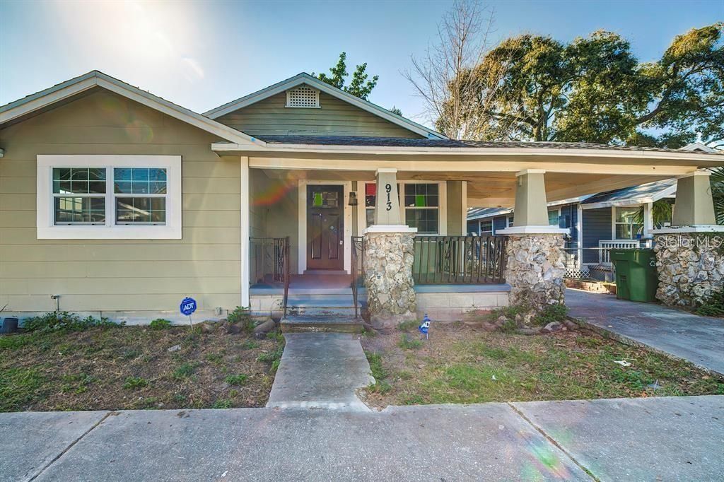Photo of 913 E 28th Avenue, Tampa, FL 33605 (MLS # TB8426769)
