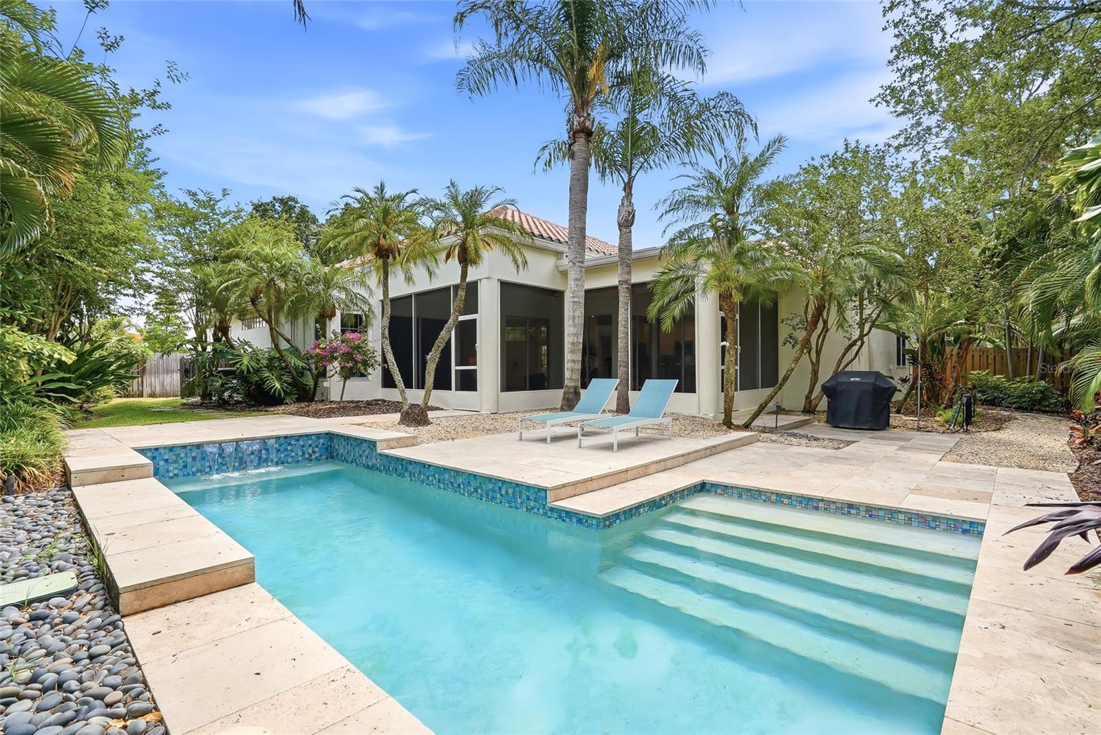 812 LIVE OAK TERRACE NE
