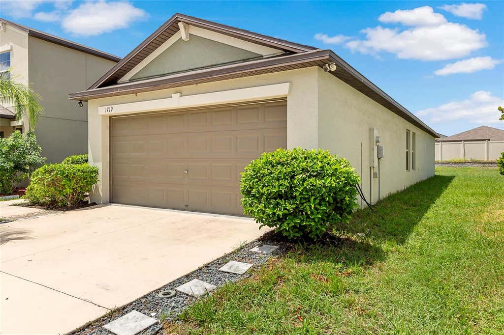 Photo of 1719 Fred Ives Street, Ruskin, FL 33570 (MLS # A4704044)