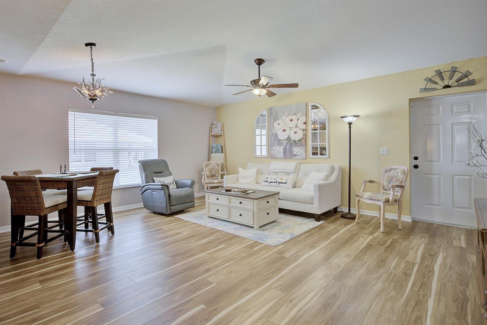 SUN N LAKES DUPLEXES UNIT 13 - Residential