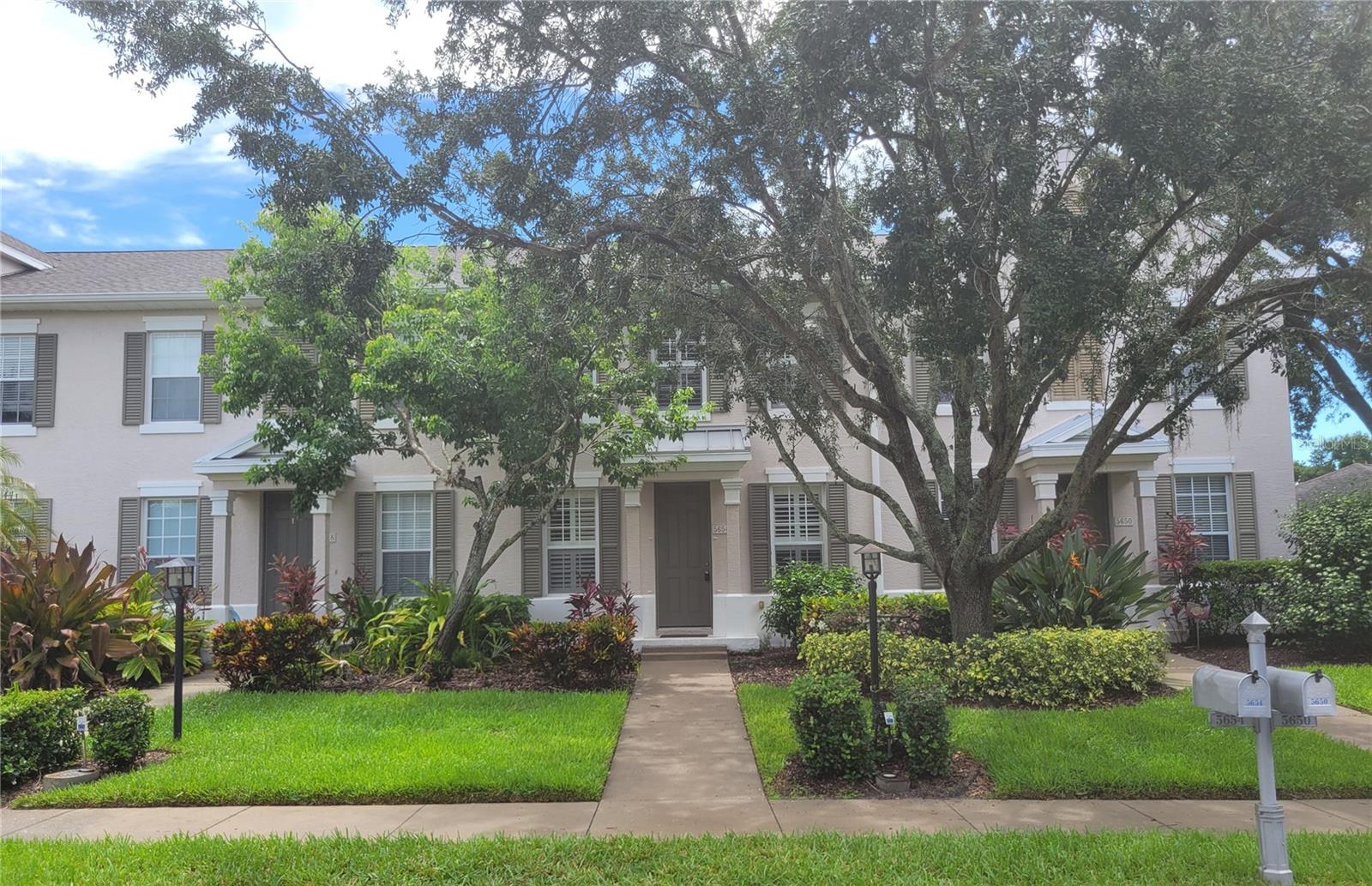Great location at Harborage at Braden River. Gated community of townhomes, condos and single-family homes. Beautiful landscaping with boat docks, clubhouse, pool, spa, outdoor kitchen with covered dining, fitness center, canoe/Kayak launch, gazebo, walking trails, fishing and observation deck. This is an unfurnished 2 bedroom 21/2 bath townhome with private courtyard, flex room for office or den and a large 2 car garage. Open living area with the bedrooms upstairs and both have ensuite bathrooms. Convenient to shopping, restaurants, 1-75, downtown Sarasota and beaches.