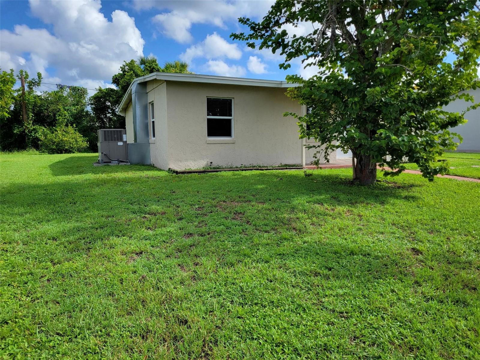 Photo 3 of 13 of 21440 HOLDERN AVENUE house