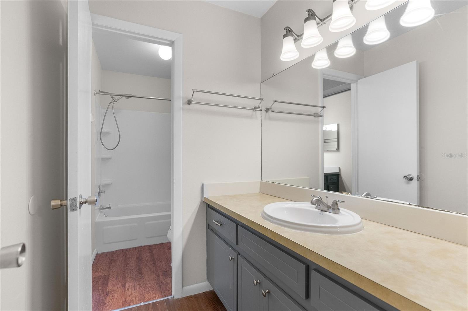 VALENCIA PARK - Residential Lease