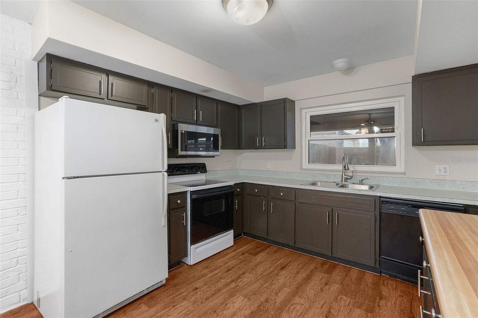 VALENCIA PARK - Residential Lease