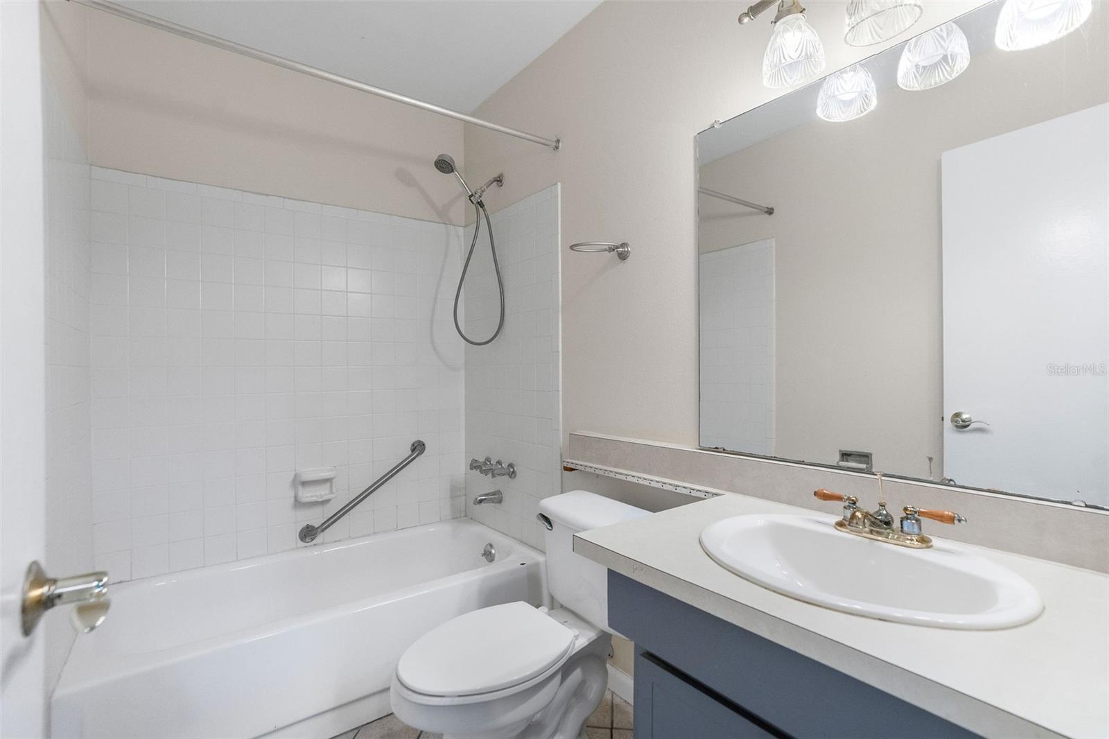 VALENCIA PARK - Residential Lease