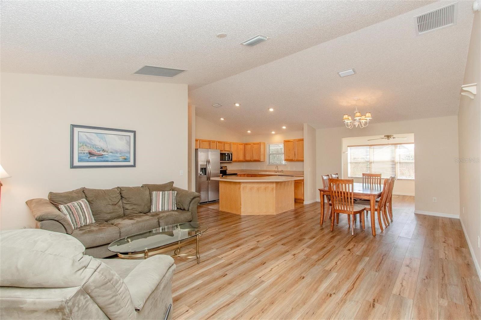 1425 HOLLYBERRY PLACE