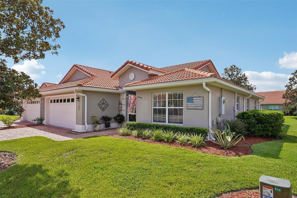 Photo of 5105 Harbour Drive, Oxford, FL 34484 (MLS # G5116368)