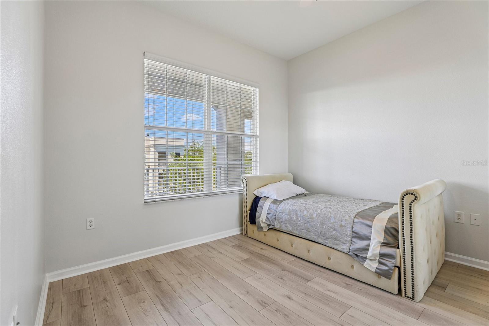 BALDWIN PARK #4 CONDO - Residential