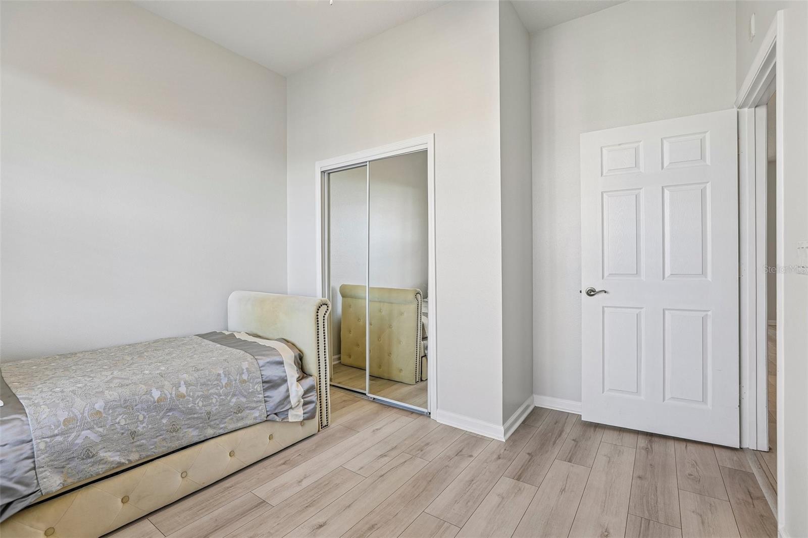 BALDWIN PARK #4 CONDO - Residential