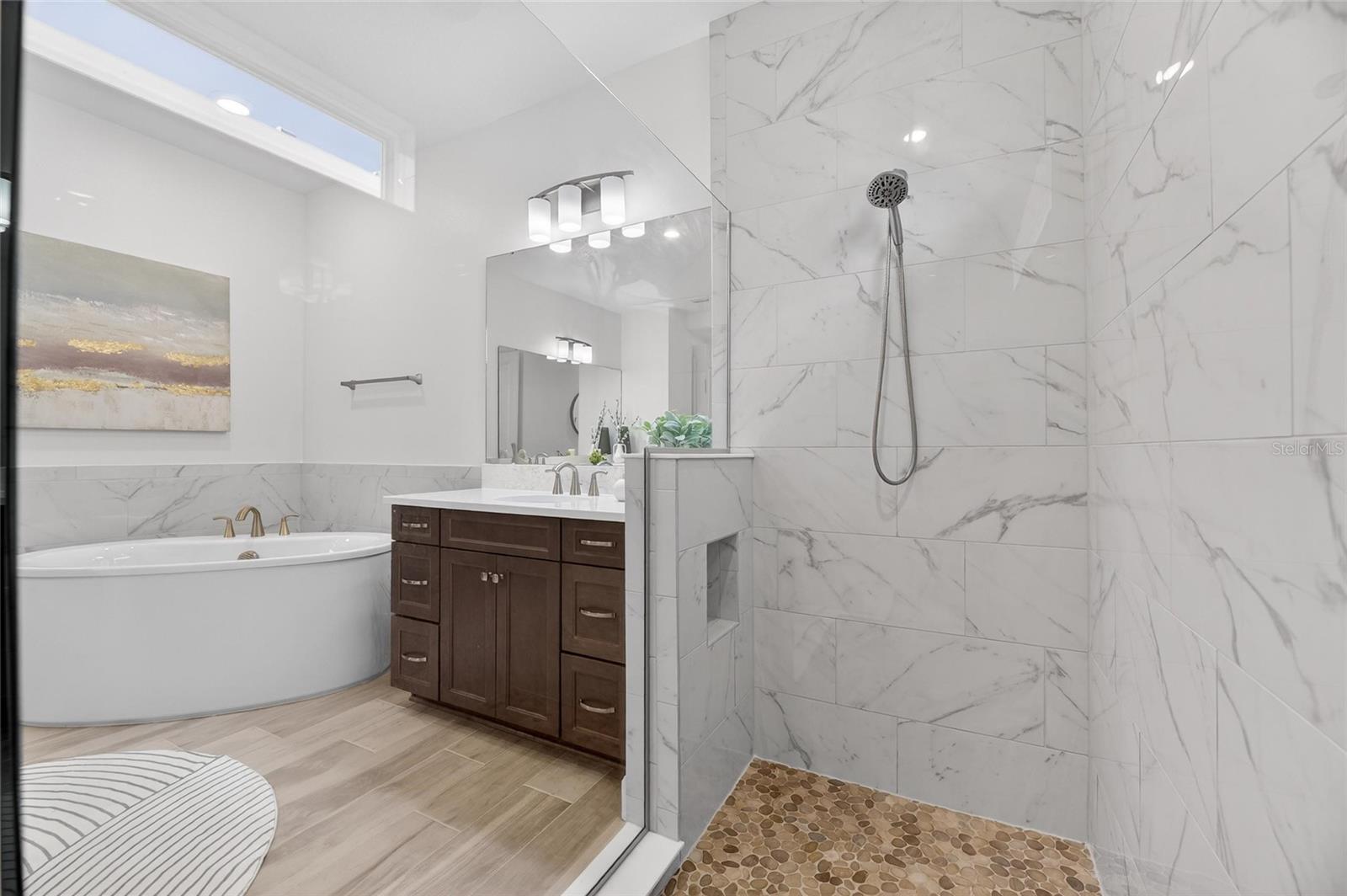 MIRABAY - Residential