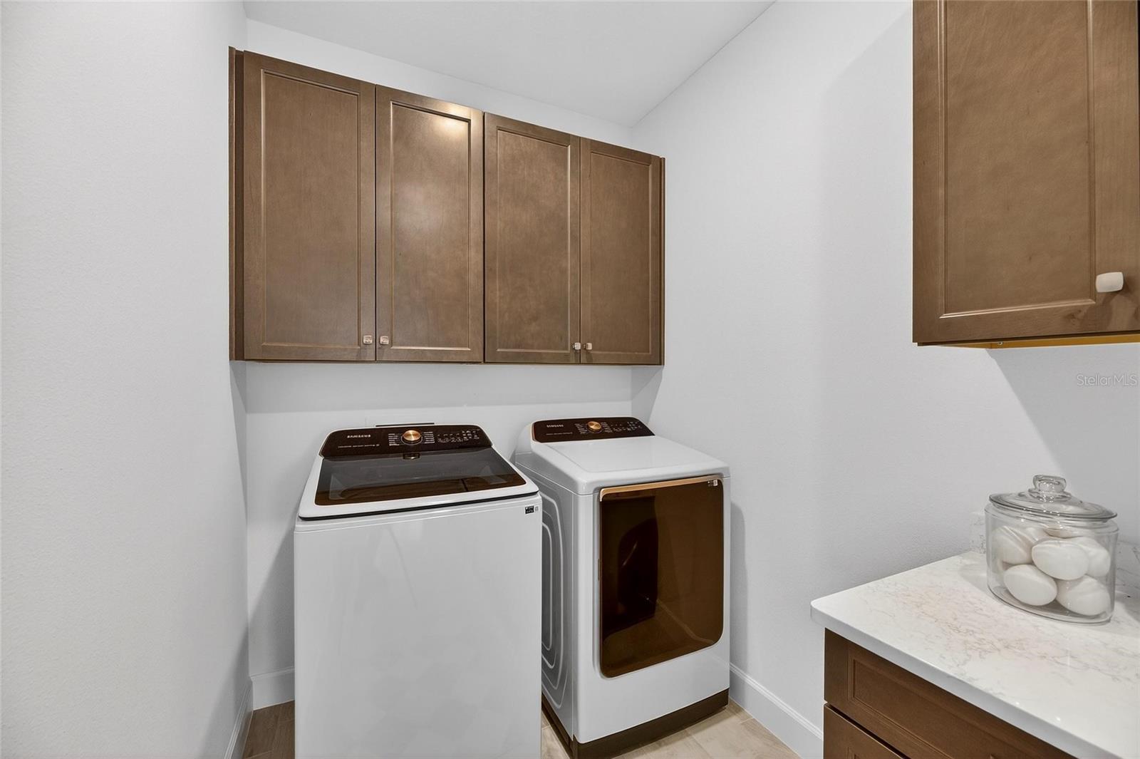 MIRABAY - Residential