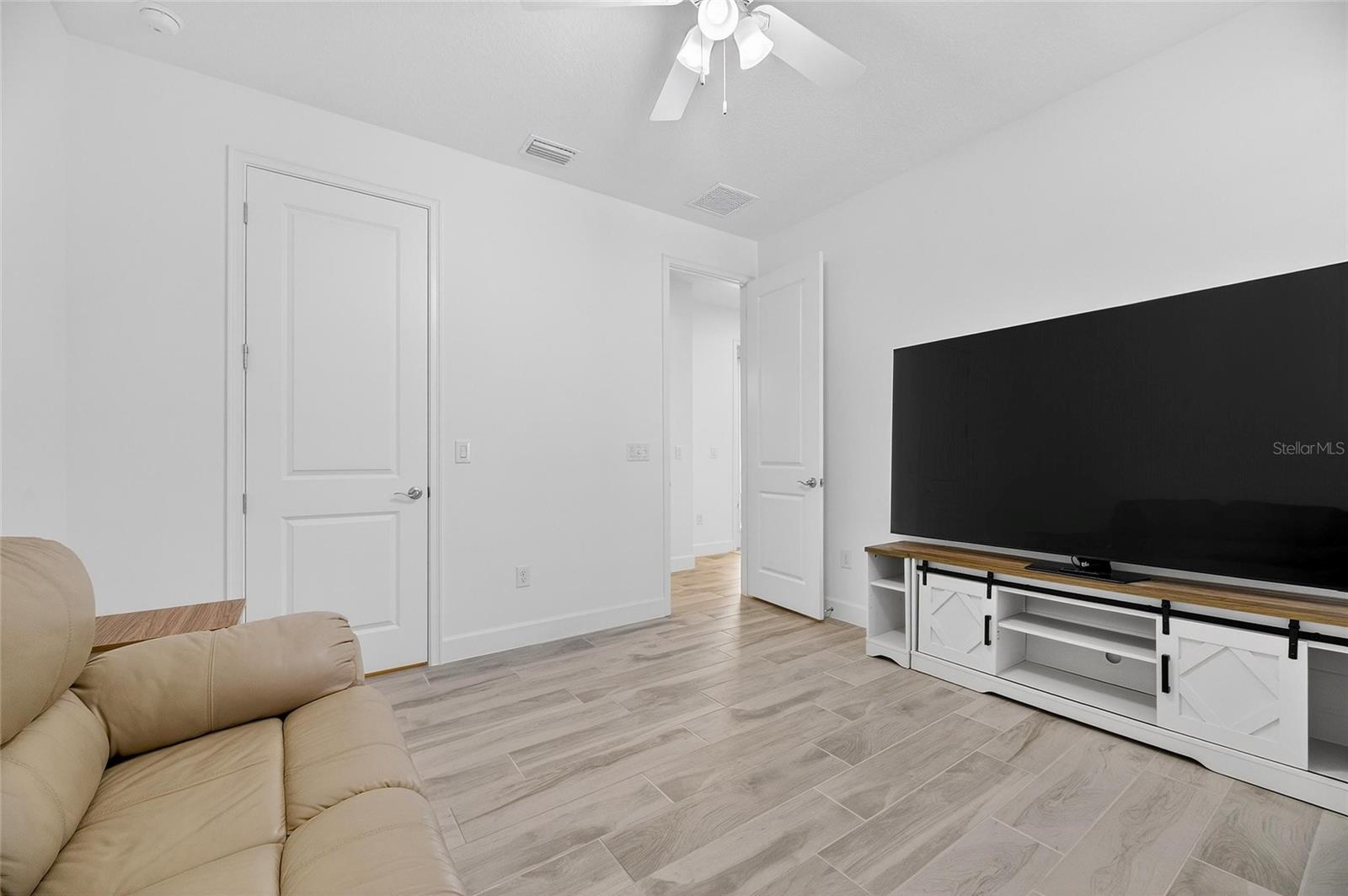 MIRABAY - Residential