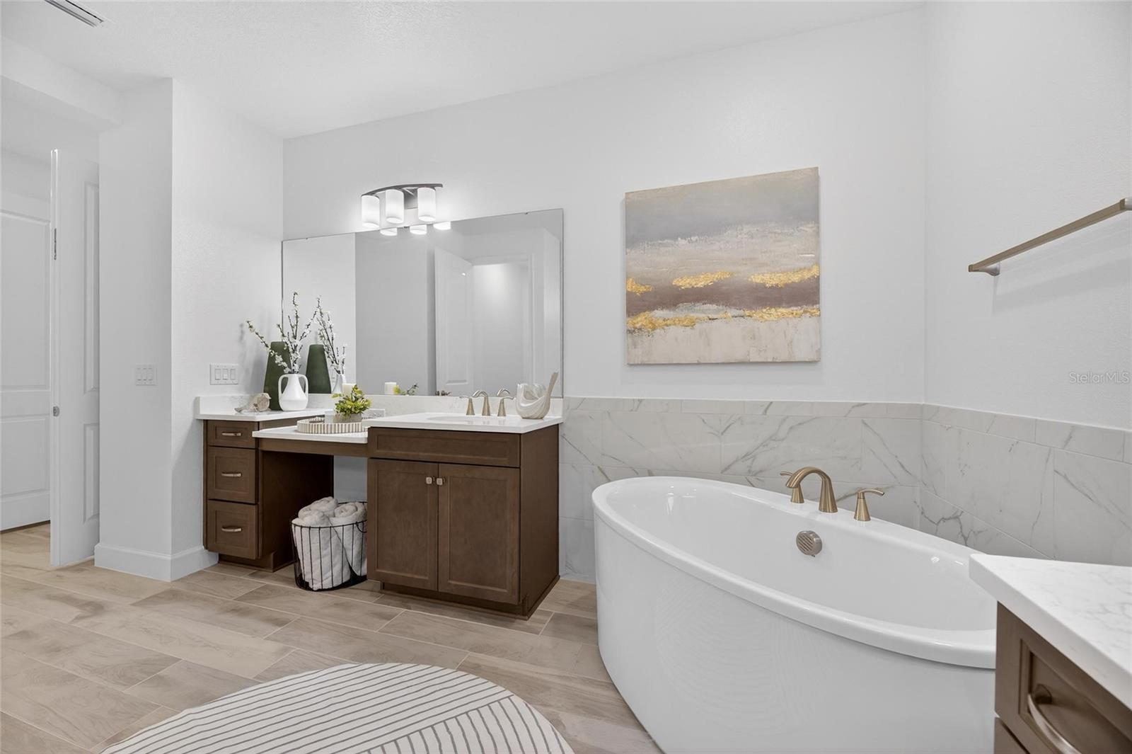 MIRABAY - Residential