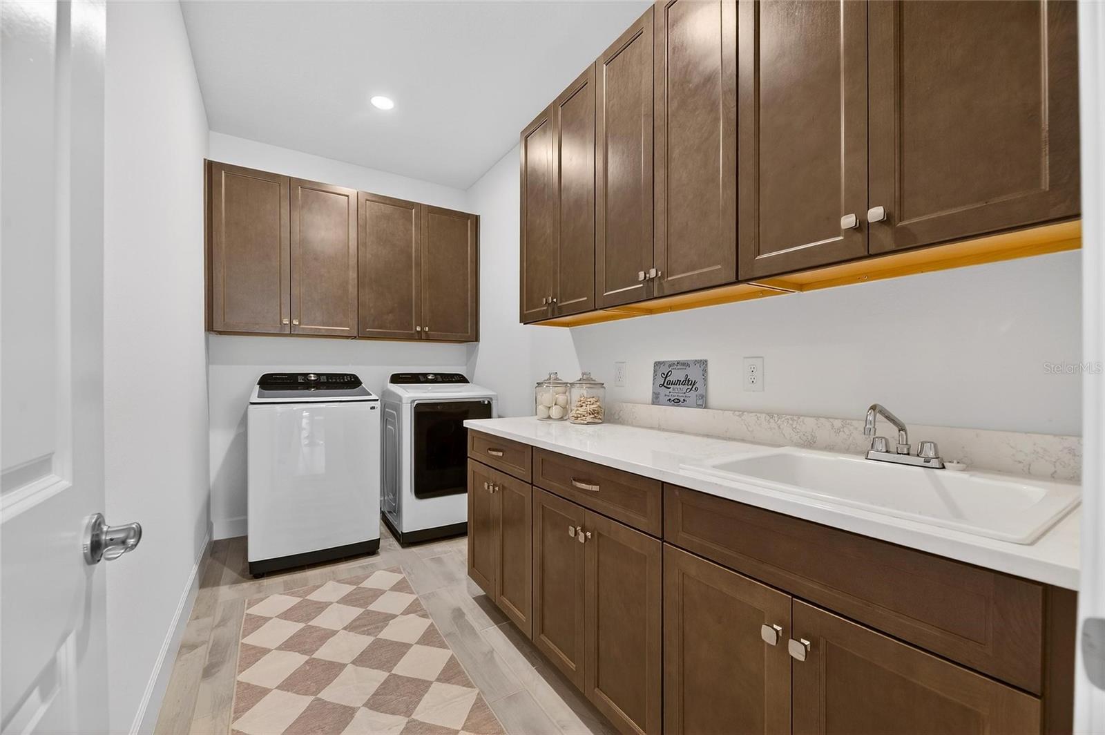 MIRABAY - Residential