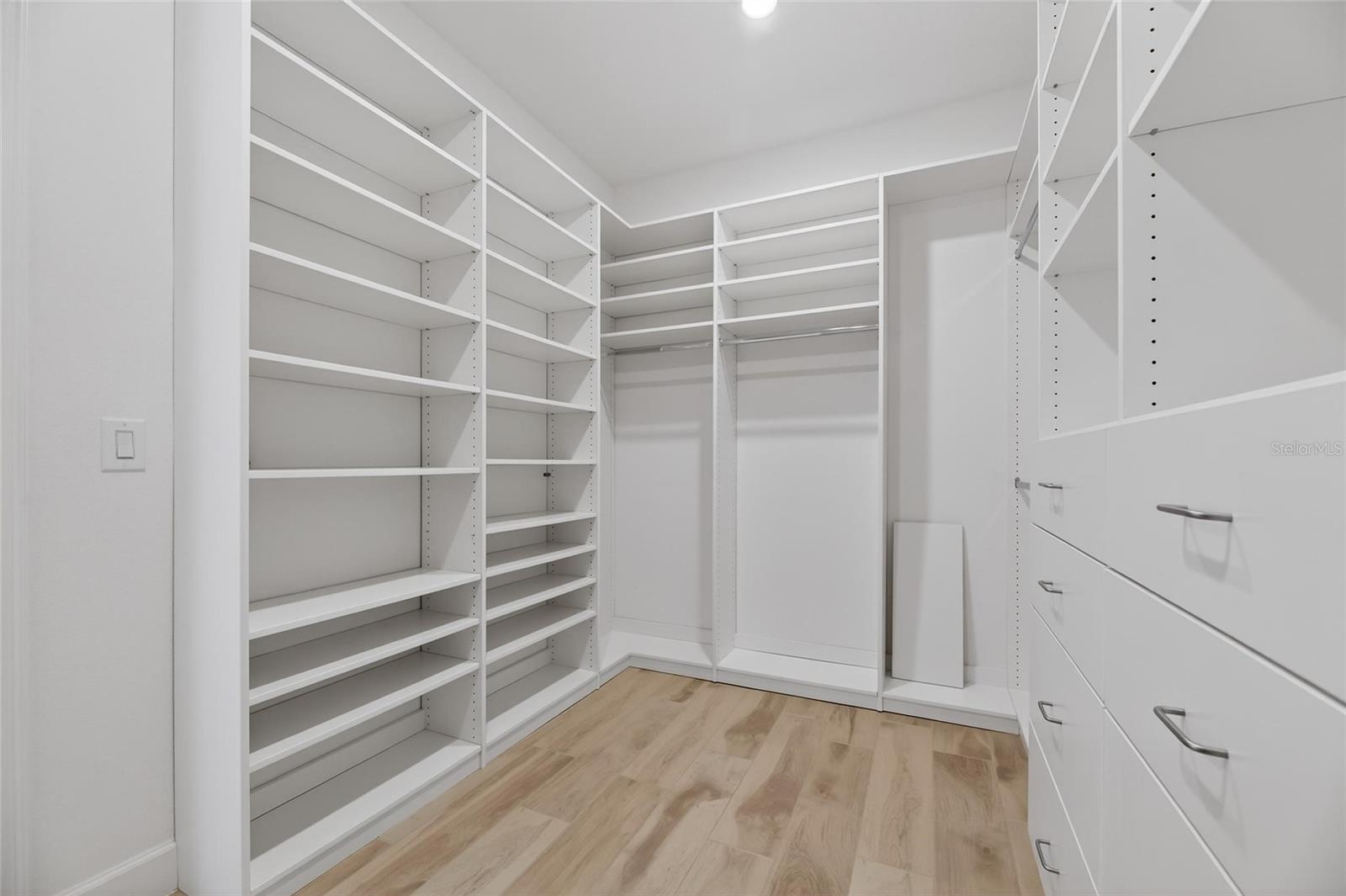 MIRABAY - Residential